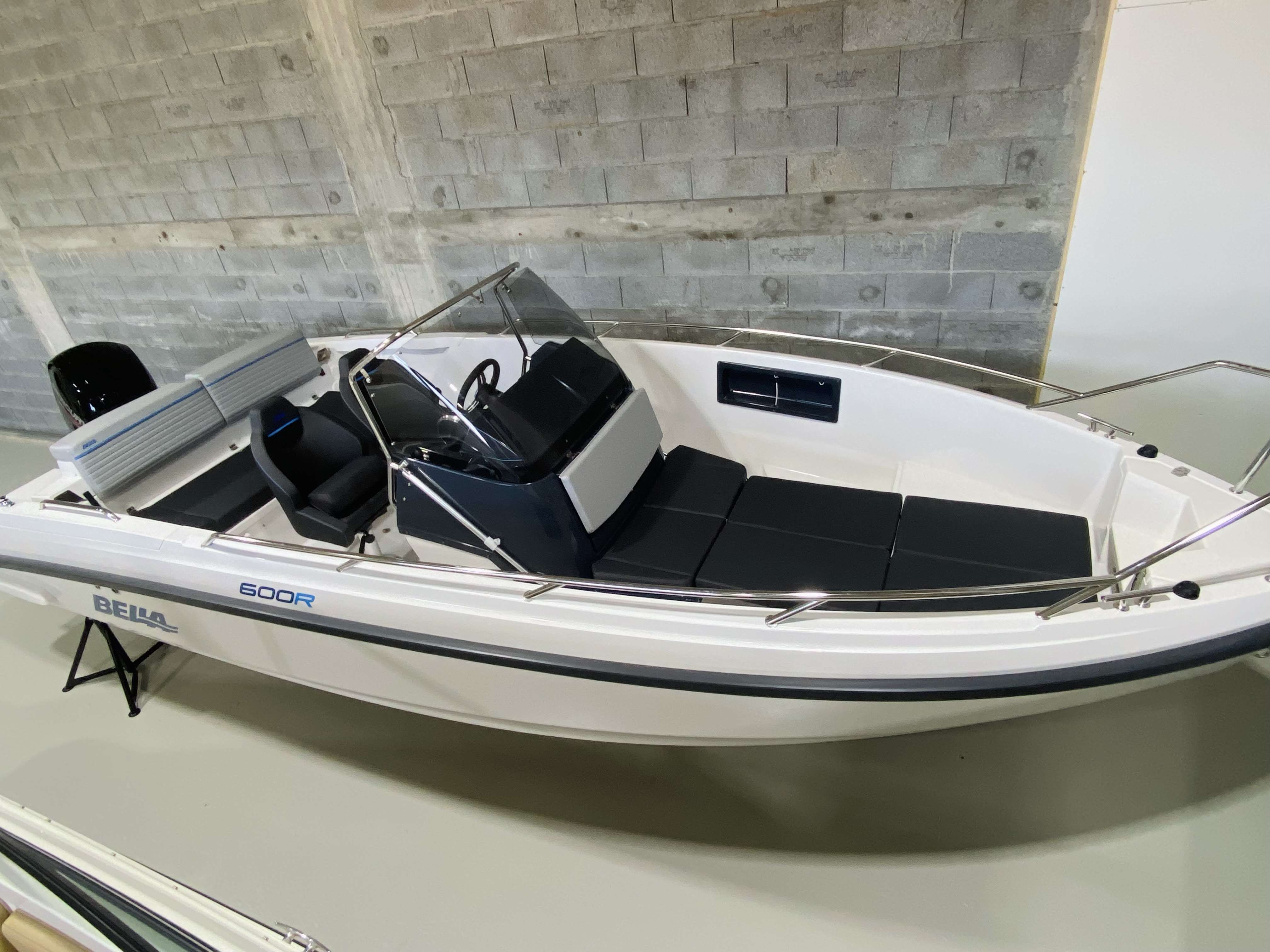 slider 0 Bella Boats  600 R